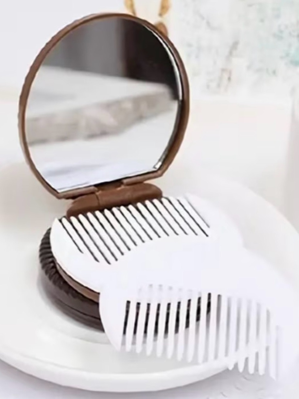 Travel Compact Mirror✨⭐️🍪🪩Cookie Design with Detachable White Comb - Brown